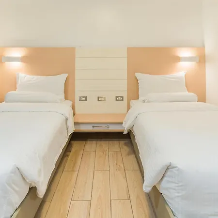 Heroes Hotel-3